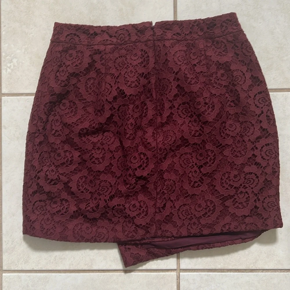 Madewell Burgundy Red Lace Mini Skirt with Asymmetrical Detail Women’s Size 4 - Picture 4 of 6